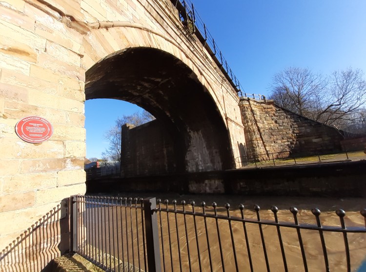 Five Pound Note bridge